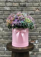 Цветочная композиция из Гипсофила и Розы в шляпной коробке в Большеречье