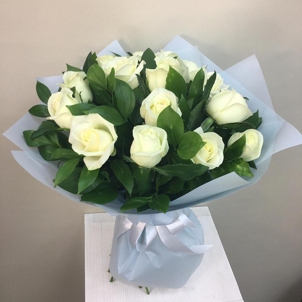 Букет 15 Белых роз Проуд в Большеречье
