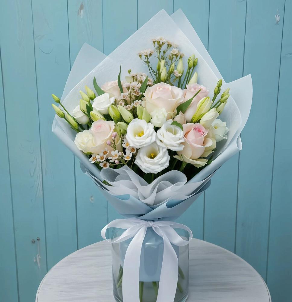 Букет цветов из: Розы и Лизиантусы в Большеречье