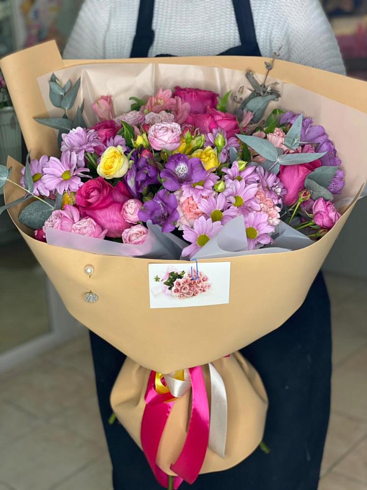 Букет цветов из: Хризантемы, Гвоздики и Альстромерии в Большеречье