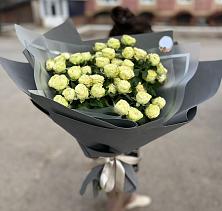 Букет Белые кустовые розы Солинеро в Большеречье