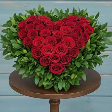 Цветочная композиция из Розы в виде сердца в Большеречье