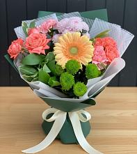 Букет цветов из:  Гвоздики, Розы, Герберы и Хризантемы в Большеречье