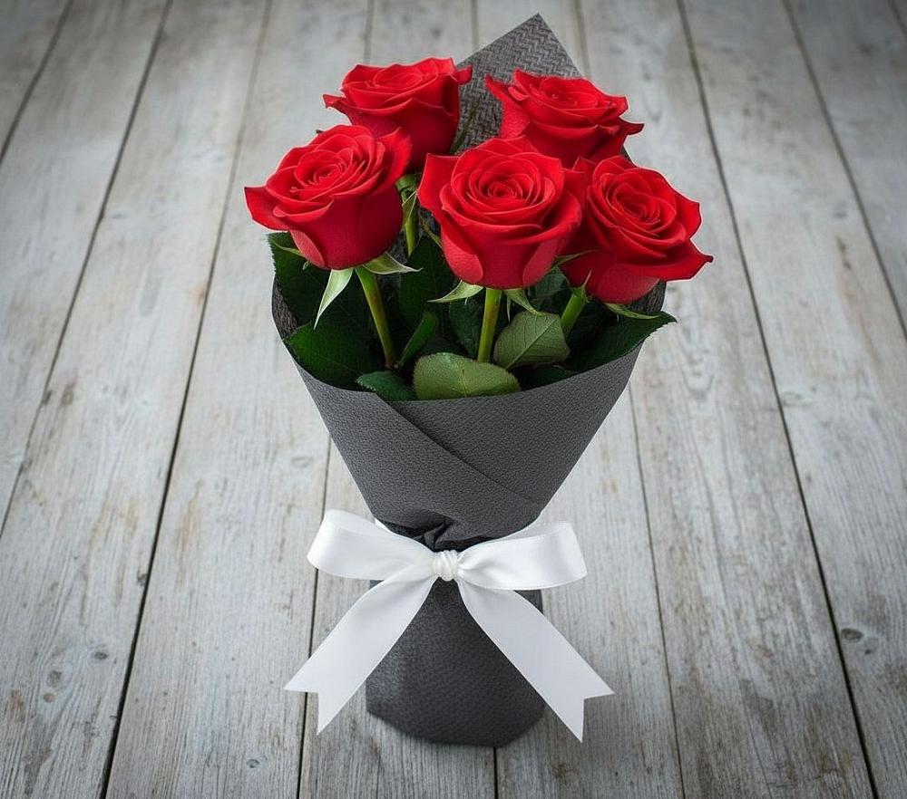 Букет 5 Красных роз Эдлесс Лав в Большеречье