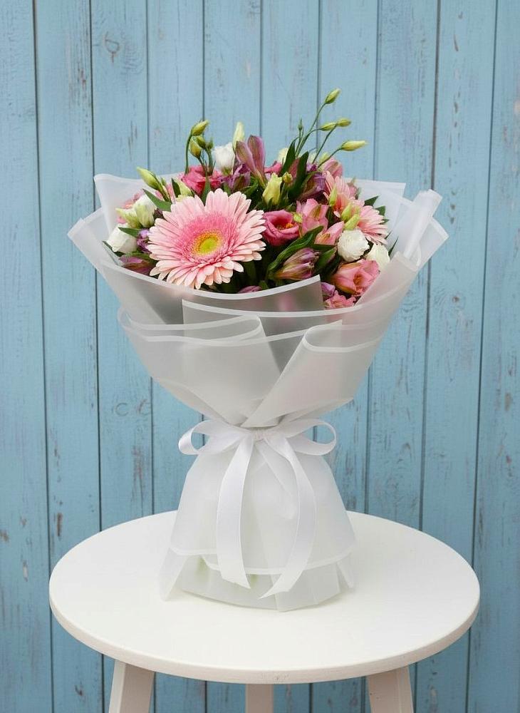 Букет цветов из: Герберы, Альстромерии и Лизиантусы в Большеречье