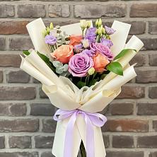 Букет цветов из:  Лизиантусы и Розы в Большеречье