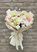 Букет цветов из:  Гвоздики, Розы, Лизиантусы и Хризантемы в Большеречье