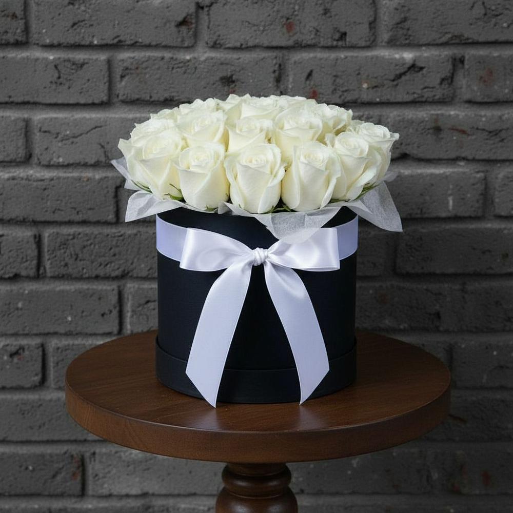 Цветочная композиция из Розы в шляпной коробке в Большеречье