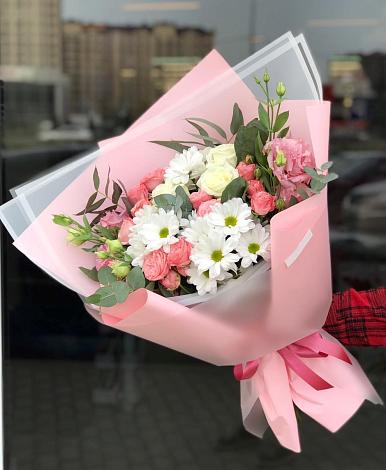 Букет цветов из: Розы, Лизиантусы и Хризантемы в Большеречье