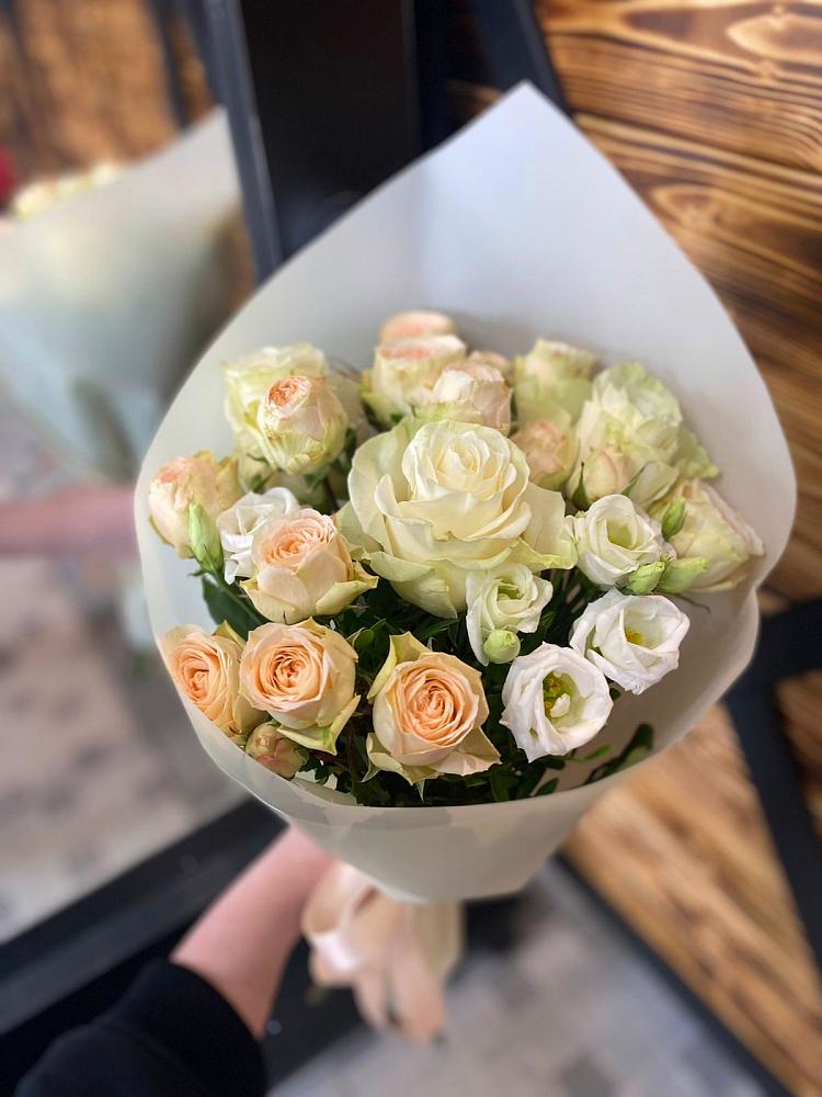 Букет цветов из: Розы и Лизиантусы в Большеречье