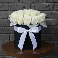 Цветочная композиция из Розы в шляпной коробке в Большеречье